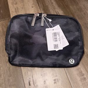Lululemon Everywhere Belt Bag 2L